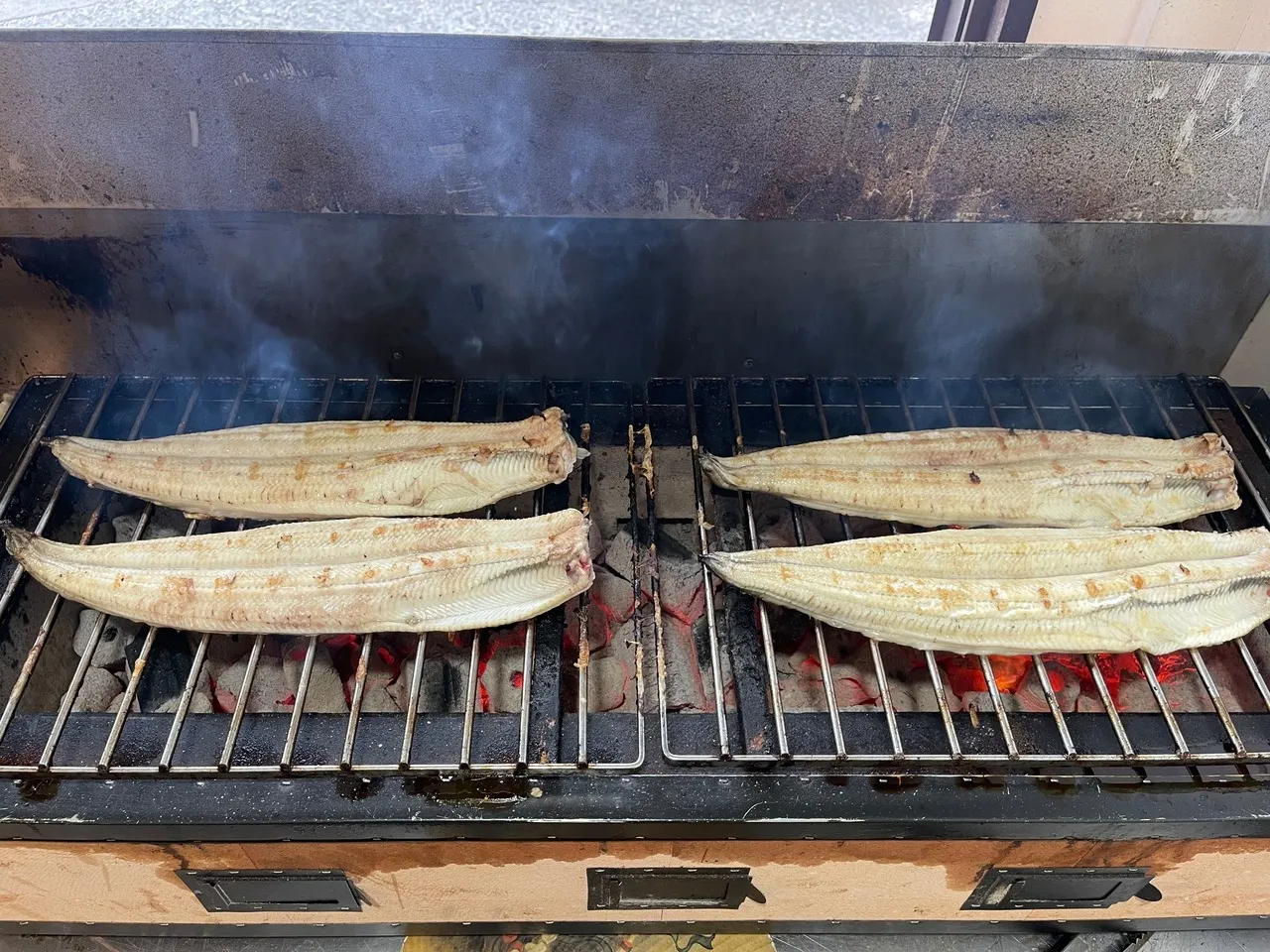 【炭焼うなぎ】国産鰻 4尾 三河一色産 送料込み