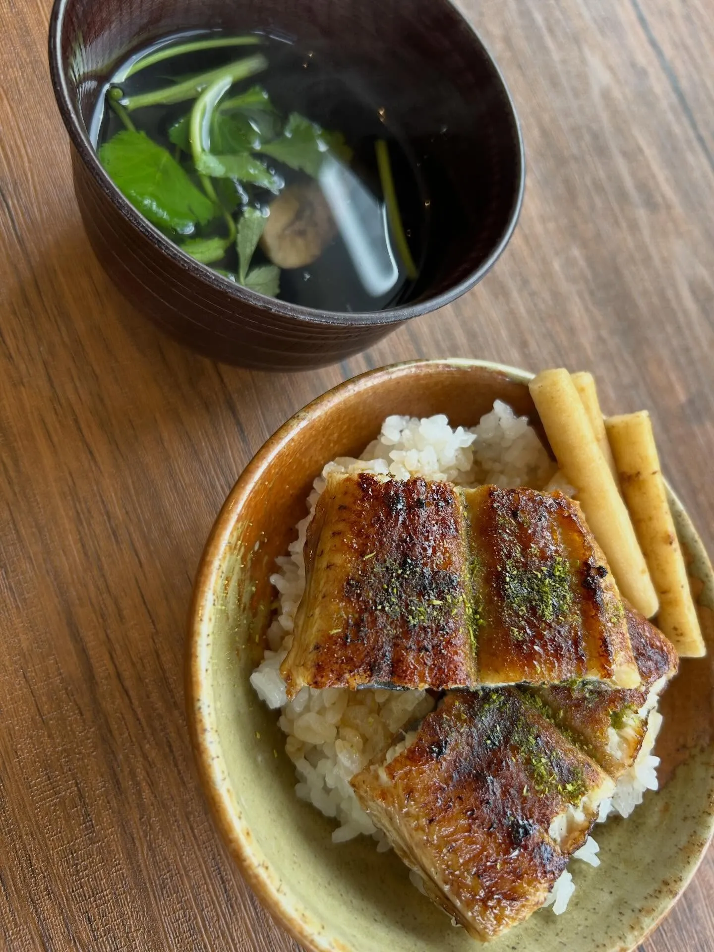 本日のまかない、ミニうな丼（＋希少肝すい）😊