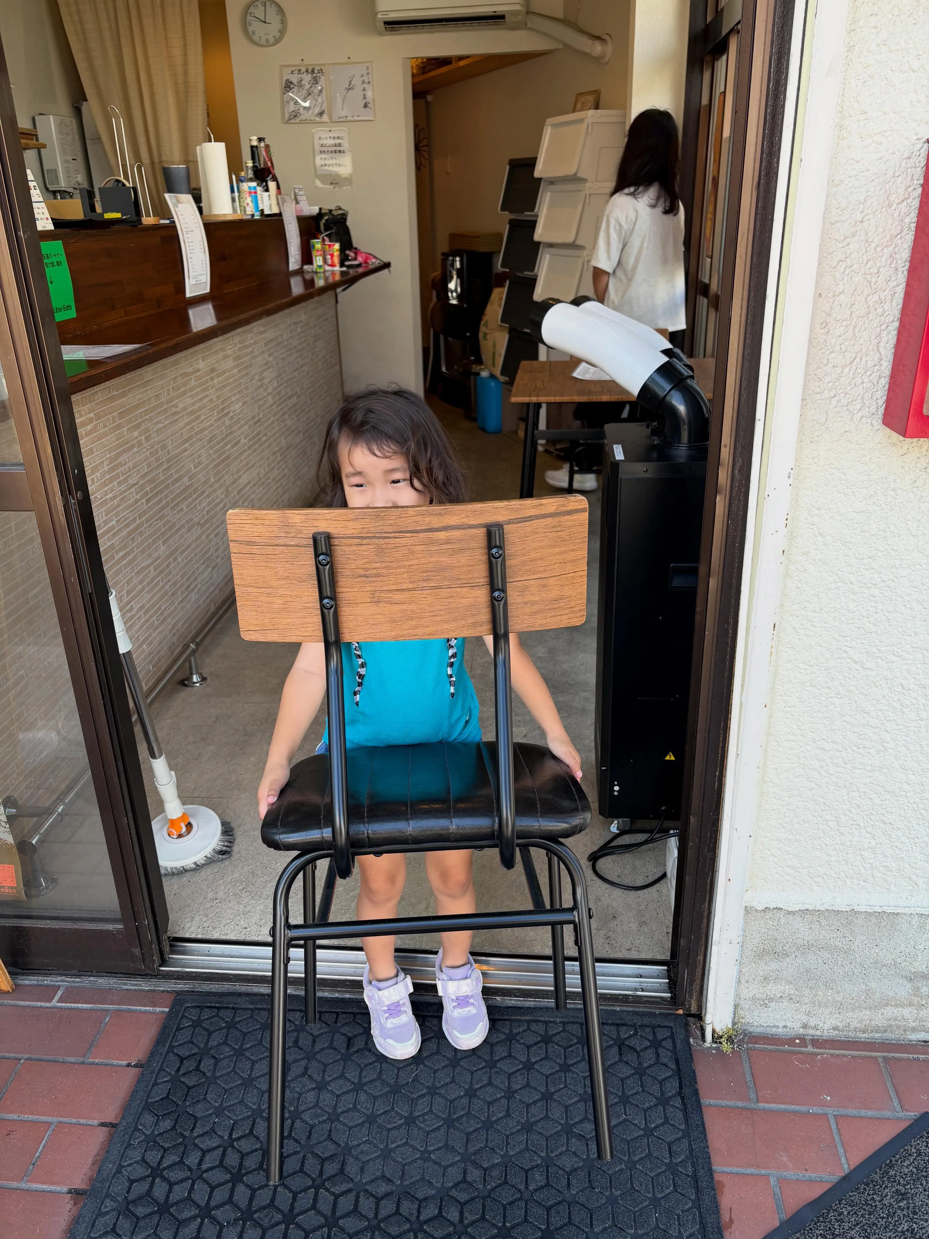 本日のお手伝いさん、4歳のしちりちゃんです😊✨